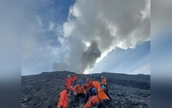 Pencarian dan Evakuasi Pendaki Gunung Marapi, Diwarnai 5 Kali Erupsi