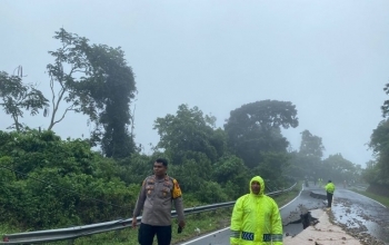 Akses Jalan Sumbar-Riau Kabupaten Limapuluh Kota Tutup, Kapolres 50 Kota; Belum bisa Dipastikan Kapan Bisa Dilewati